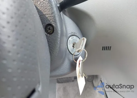 2004 Toyota Corolla Le z USA, uszkodzony, nr VIN 2T1BR32E74C251070